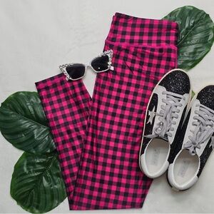 ✨NWT Stylish BUTTER SOFT CLOUD FLEX Black & Pink Plaid Patterned Leggings